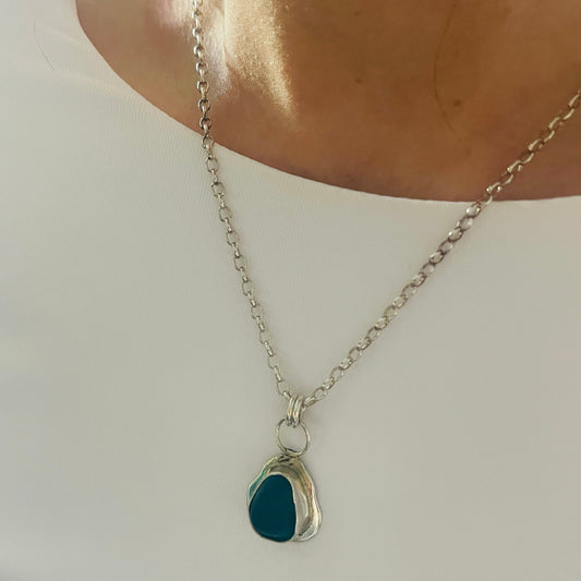 Vibrant turquoise blue pendant necklace