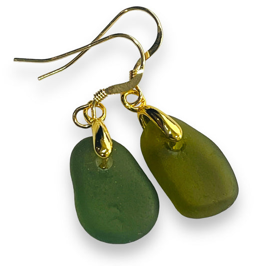 Green and gold - minimalist stylish seaglass earrings